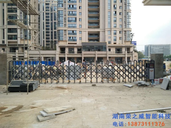 明昇壹城學(xué)校電動(dòng)伸縮門項(xiàng)目完工現(xiàn)場